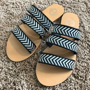 Ecoté Black & White Chevron Sandals